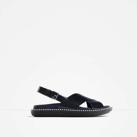 FLAT SANDALS WITH CROSSOVER STRAP