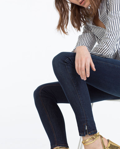 MID-RISE ZIPPED HEM JEANS